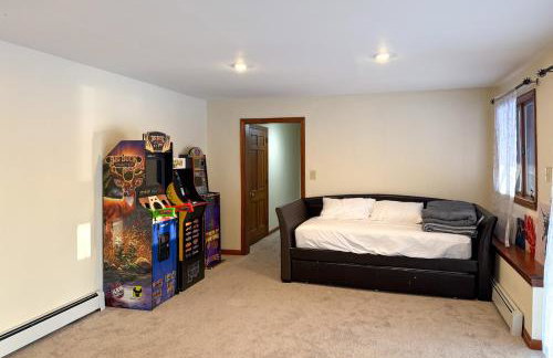 Peek-a-Boo Lake Views and Yard Windham Home - Foto 21