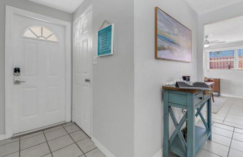 Little Beach House w/ POOL&SPA - 5 minutes to Vanderbilt Beach (Pet Friendly) - Photo 29