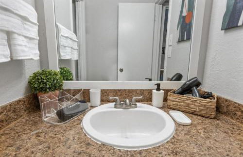 Intimate 2BD TCU Walkable - Foto 16