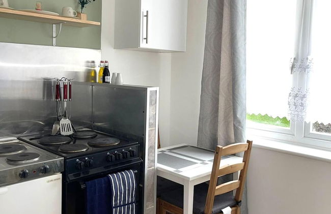 Apartment - Sleeps 2 - Parking - Station Close - Photo 4