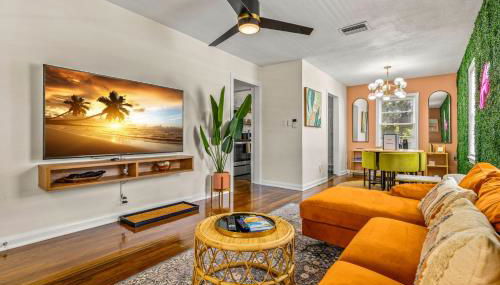 Sunny Citrus Escape Min to Midtown & Dog-Friendly - Foto 5