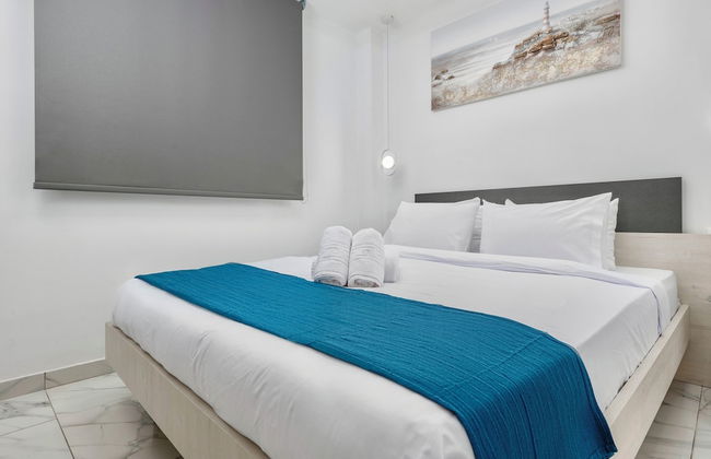 Premium Jacuzzi Suite at the City Center - Photo 4