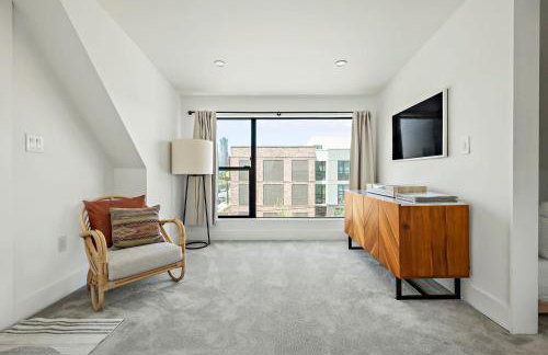 Rooftop Deck, DT City Views, Modern Eastside Oasis - Foto 21