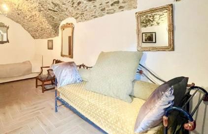 Casa Valentino in Via Liberale Isolabona Sleeps 8 Isolabona Italy - Foto 11