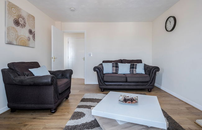 Captivating 3-bed Apartment in Grays - Photo 17