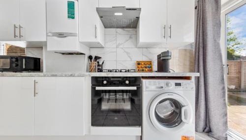 4BR Group Home 7 Beds Sleeps 9 Great Location Wifi And Parking Book Now! - Foto 2, dishwasher, toaster