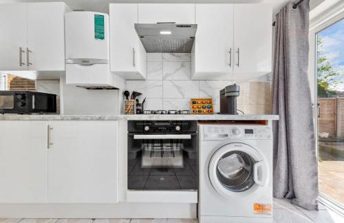 4BR North London I WiFi, Garden, Near Shops - Foto 16