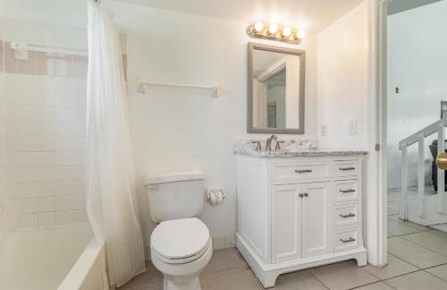 Family Home w/ Pool & Water Views, Near Disney - Foto 22