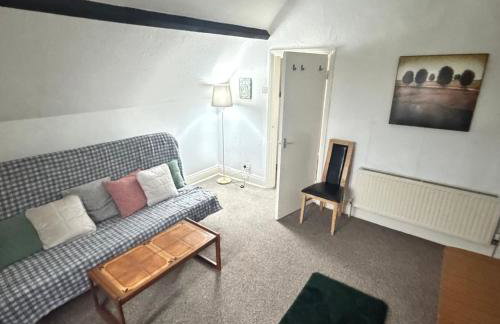 BUDGET APARTMENT - quiet, compact, FREE PARKING & WiFi easy access to Cardiff - LONG TERM OFFER! - Foto 1