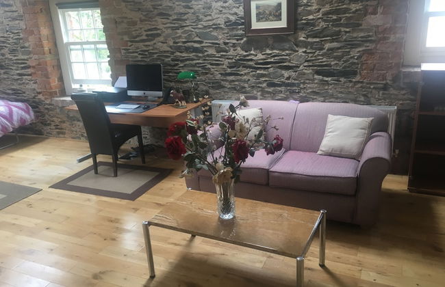 Period Coachhouse on organic farm - Photo 4