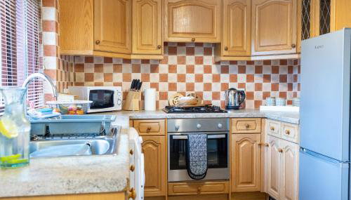 Adrian House, near Hospital, easy parking + garden - Foto 5