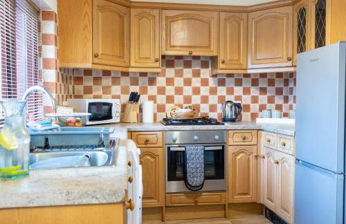 Adrian House, near Hospital, easy parking + garden - Foto 5