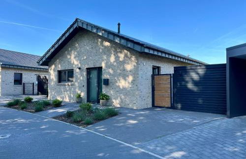 Schönes Ferienhaus mit Sauna am Harkebrügger See in der Nähe von Oldenburg - Foto 1