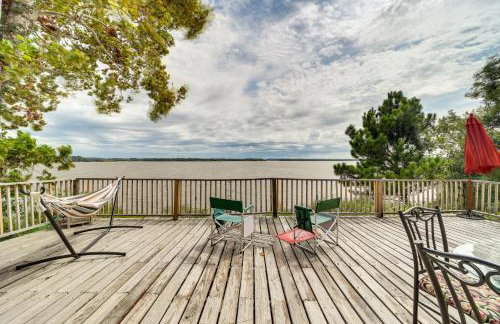 Pet-Friendly Checotah Home with Deck and Lake Views! - Foto 1