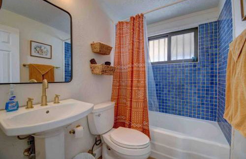 Casa Charleston-3BR-2Bath-Private HOT TUB-Pet Friendly-No Pet Fees! - Photo 30