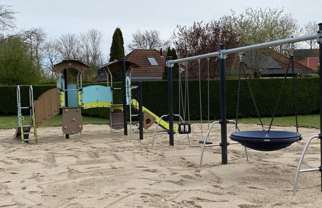 Welcoming Apartment Near Lake - Photo 21