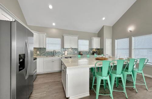 Beachfront 4BR - Tiki Bar, Yard Games, Pet-Friendly - Foto 15