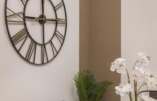 Station Side Sanctuary - 2BR Central Brighton Stay - Foto 29