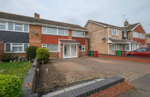 Elegant 5 Bed Home with Garden & Parking - Slough - Foto 50