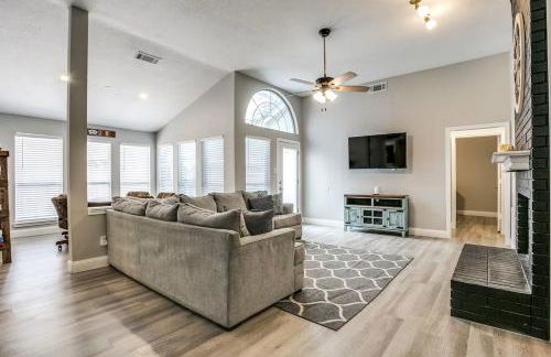 Family-Friendly Fun, Pool, Game Room, DFW Airport - Photo 5