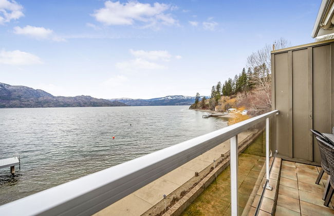 Spacious Lakefront Condo w Amazing View - Photo 26