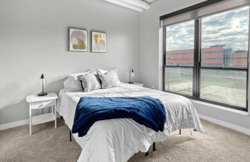 2BR 2 BA Apt Downtown wHot Tub & Amenities! - Foto 7