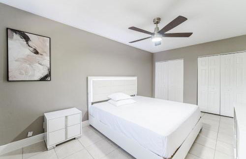 Modern Boca Condo Near FAU - 2 KING BR, Pool - Foto 17
