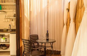 Casa d'Aroeira Residencial Boutique - Centro de Juqueí - Perto de Tudo - 2 quadras do Mar - Serviço de Praia - Roupa de Cama 600 fios algodão Egípcio - Tudo Novo - Estacionamento Interno - Cozinha - Consulte unidades com Ofurô Hidro e Cromoterapia - Foto 8