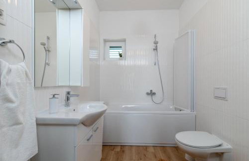 Villa Bacio with heated pool, starlink internet - Foto 34