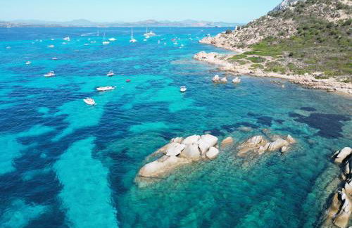 Beachfront Villa Sea & Garden - 2BR - AC - WiFi - BBQ - Parking - Pet Friendly - Foto 24