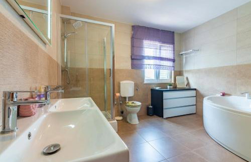 Private holiday house Villa SoulSet with garden and Pool Near Beach in Malinska, Krk - Foto 17