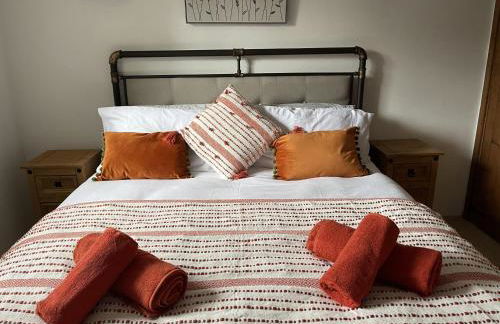 Stunning 4 Bed Pet Friendly Cottage with Hot Tub - Foto 23