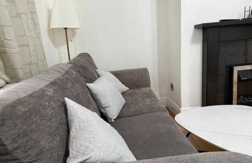 Spacious 3 Bed House Perfect for Contractors & Families with free Wi-fi and Parking - Foto 10