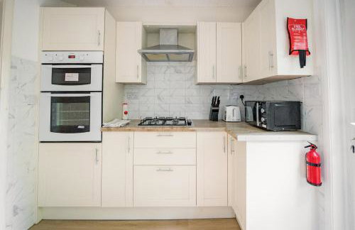 Cambridge North 3 Bedroom Family Home, Spacious Garden, BBQ & Parking - Foto 24