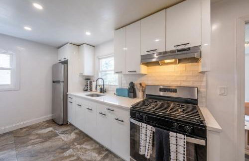 Modern 2BR 8 mins to Penn Station with WiFi Laundry - Foto 1