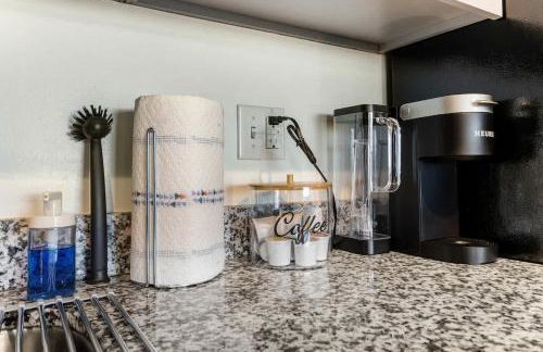 Centric 2BR In HEART of DTPHX Free Garage Parking - Foto 35