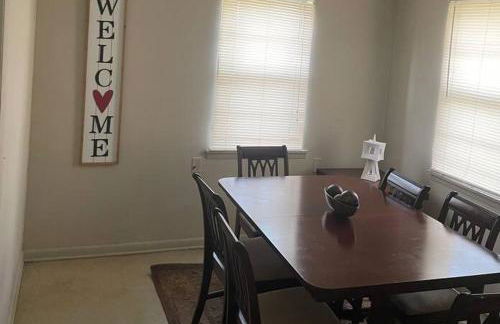 Beautiful Spacious 3 BR brick home for the family - Photo 6