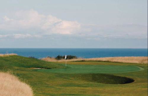 Cliffside 3 Bedroom House with Sea Views - Photo 27