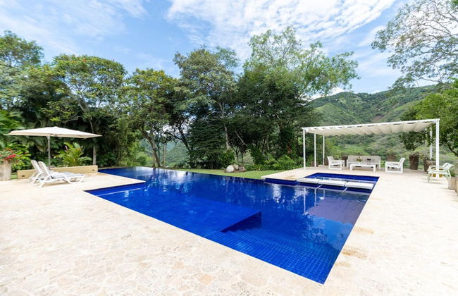 w Beautiful 4BR Villa at Mesa de Yeguas - Photo 24