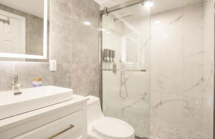 The Mod Pad! 15 minute from Airport, Free Parking! - Foto 8