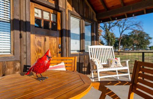 The Cardinal Cabin 15MIN to Magnolia Baylor - Photo 4