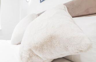 The Abbey Apartment - 1BR Apt with Dedicated Workspace, Fast Wifi & Stylish Kitchen Island & Free Secure Underground Parking - Foto 41