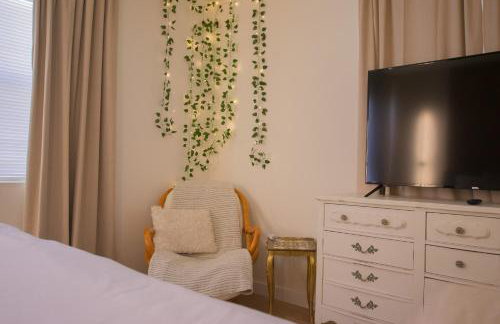 Bohemian ChiC SpaCation-Private HotTub-Close to Downtown-No Pet Fee! - Foto 33