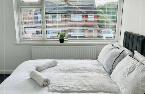 Bright 4BR Home - National Museum, Highfields Park, Uni & City Centre - Sleeps 8 - Photo 2