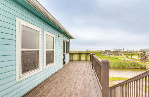 Canal-Front Coastal Getaway in Gilchrist with Deck - Foto 26