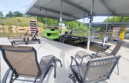 Lakefront Family Retreat w/ Views, Boat Slip - Foto 61