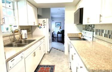 Beautiful Waterfront Home Less Than 7 mins to Beaches - Foto 25