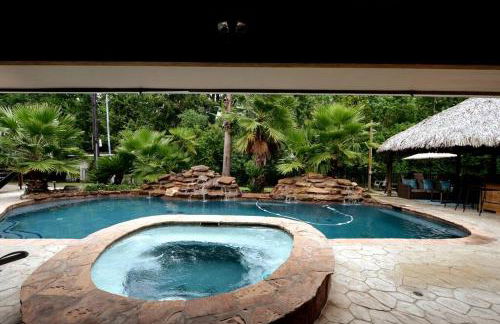 Crosby Backyard Oasis with Weekday Specials! - Foto 35