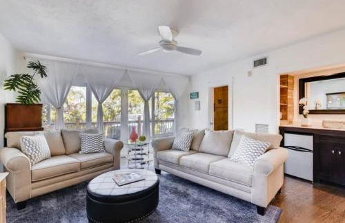 The Periwinkle House - Bask Poolside at this Sunlit West Palm Retreat - Foto 6