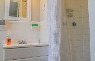 Classic Colonial Home near Main Street - Foto 24